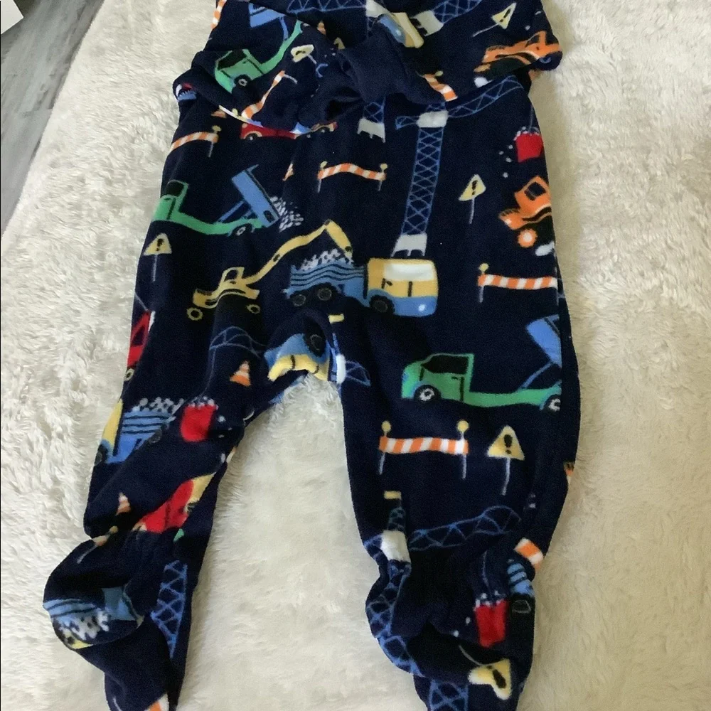 Place one-size zipper outfit with big machines 0-3mo